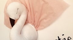 Flamingo Loortje, gemaakt van textiel, voor aan de muur