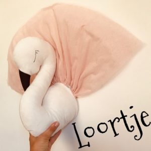 Flamingo Loortje, gemaakt van textiel, voor aan de muur